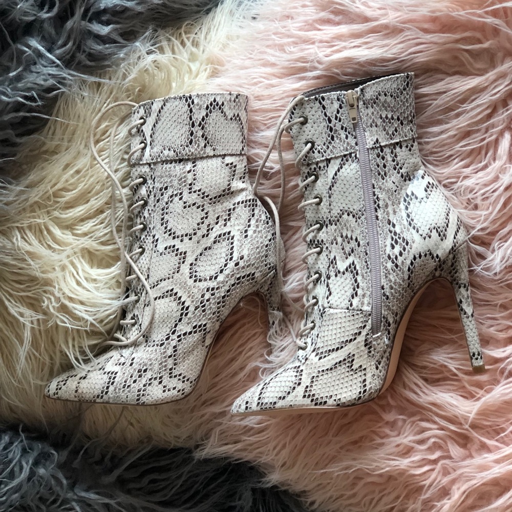 💕BRAND NEW💕 Snake skin lace up heels